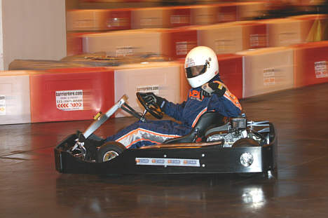 Henrik signalerer at der er problemer med motoren.